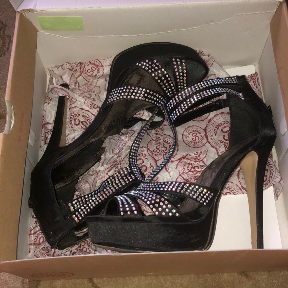 Women’s high heels size 9